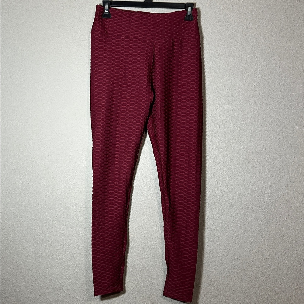 Textured Scrunch Butt Leggings. High Waisted. Burgundy. Size Small/Medium.
